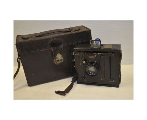 Goerz Anschutz Strut Folding Camera,   125mm f/4.5 Celon lens, 3 x 4", working shutter, with 3 DDSs in leather case 