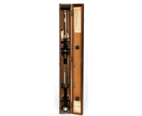 Negretti &amp; Zambra, Fortin barometer met bijhorende kist, circa 1950; Zwart gelakt messing behuizing met cardanische ophan