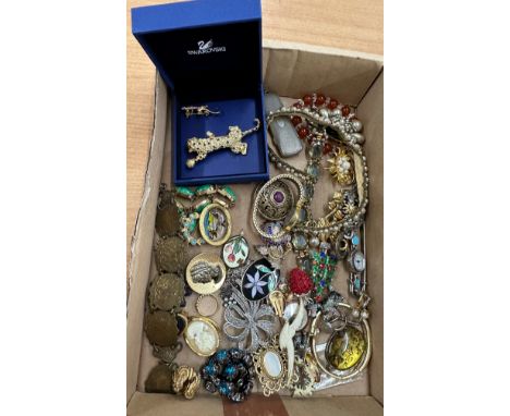 Box of vintage costume jewellery 