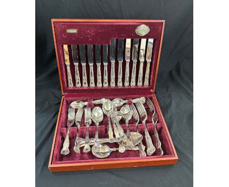 Vintage canteen of cutlery 