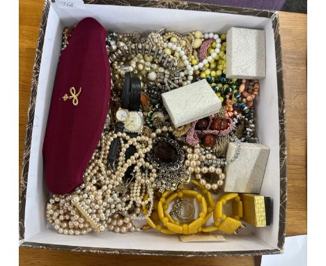 Box of vintage costume jewellery 