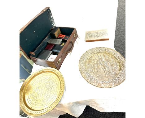 Selection of vintage collectables to include a metal top trinket / jewellery box depicting Night watch by Rembrandt, vintage 