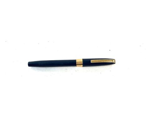 Vintage of around 1950’s Sheaffer Gold & Blue 14ct gold nib Fountain Pen. Made in Australia. Surface scratches to both the ba