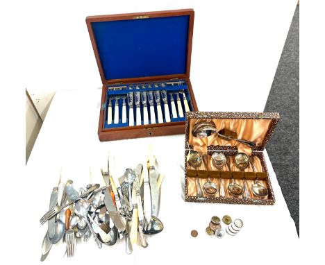 Selection of vintage cutlery includes cased cutlery etc 
