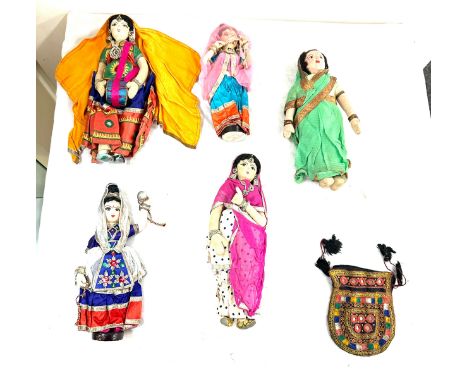 Selection of 5 vintage Indian dolls in traditional costume and a draw string bag 