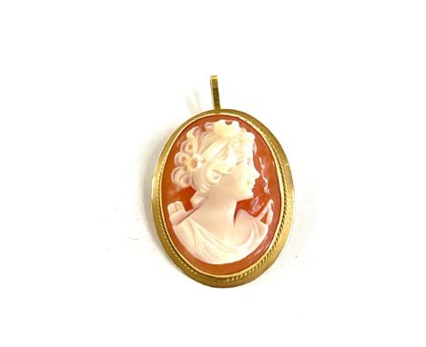 Vintage 18ct gold shell cameo pendant/ brooch 