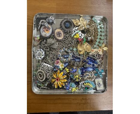 Box of vintage costume jewellery 