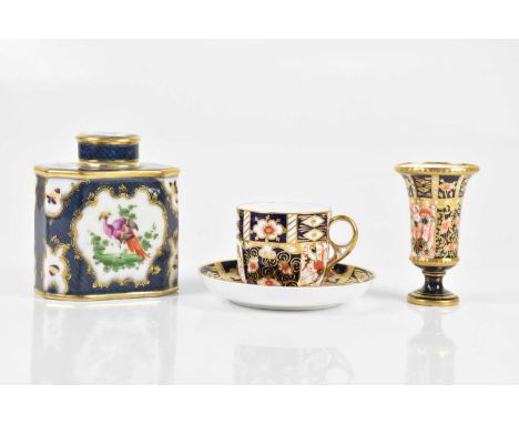 WORCESTER; an 18th century tea caddy and cover of shaped form, hand painted with Asiatic Pheasant inside a gilt and blue bord