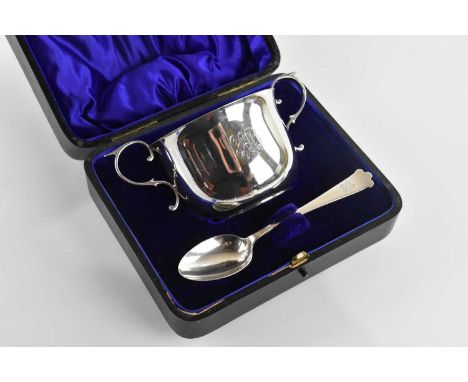 HENRY WILKINSON & CO LTD, LONDON; an Edward VII hallmarked silver porringer with engraved initials to bowl, with matching spo