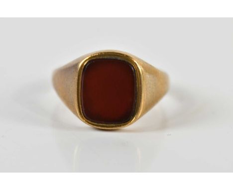 A 9ct yellow gold signet ring, size S, approx 6.2g.Condition Report: Clear hallmarks.scratches to the carnelian plaque.light 