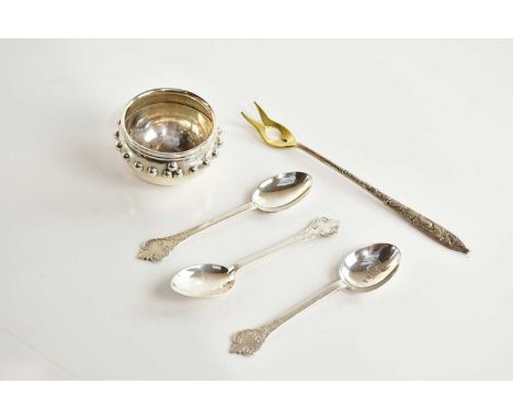 THOMAS BRADBURY &amp; SONS; a pair of Britannia silver teaspoons with lace backs, London 1904 and a similar example, a Tiffan