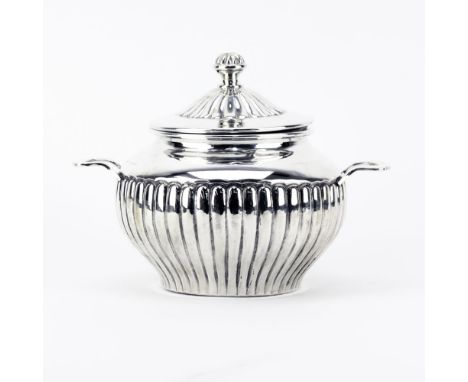 Vintage Colombian Florentina 900 Silver Tureen. Signed 900 Florentina. Minor dent on bottom. Measures 7" H x 9-1/4" W and wei
