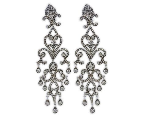 Approx. 12.50 Carat Round Brilliant Cut Diamond and 18 Karat White Gold Chandelier Earrings. Diamonds G-H color, VS-SI1 clari