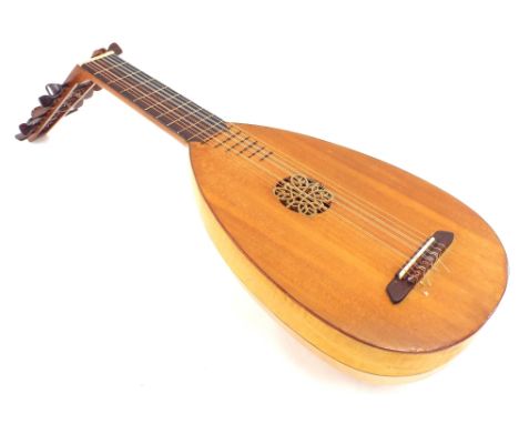 1970s lute, labelled B.D. Howells, Chippenham, Wilts, 1971, within a fitted hard case