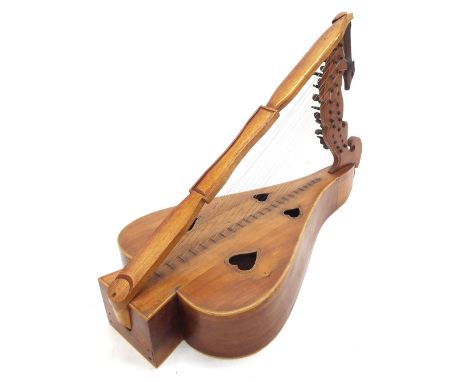 Interesting twenty-two string knee harp (at fault)