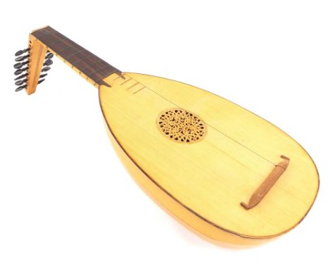 1970s lute in need of minor restoration