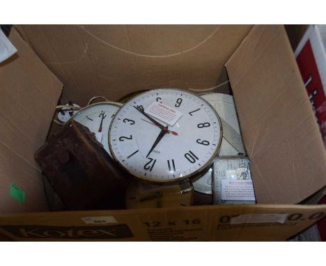 Mixed Lot: Various vintage electric and wall and mantel clocks and other items