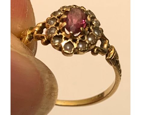 UNMARKED YELLOW METAL RING WITH AMETHYST AND TWELVE PEARLS, WEIGHT APPROXIMATELY 1.9g, SIZE L