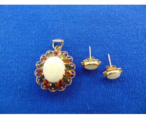 An unmarked Gold, earrings and pendant, set with Opals, pendant Opal 12mm L