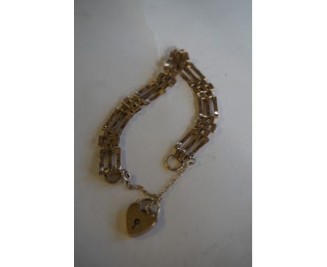 A 9ct gold gate link braceletWith heart padlock, weight 9.5g
