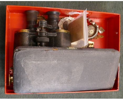 Vintage collectables to include binoculars, folding telescope etc 