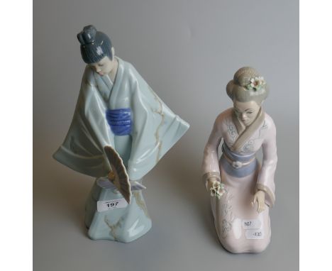 2 Oriental Nao figurines 