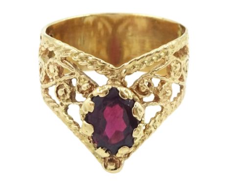 9ct gold single stone garnet ring, with pierced work decoration Condition Report:Approx 3.75gm, size M, depth = 8mm