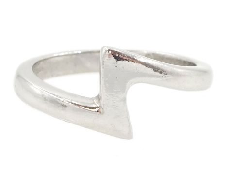 Platinum zigzag band, hallmarkedCondition Report:Approx 4.8gm, size K