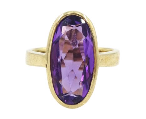 9ct gold single stone oval cut amethyst ring, London 1975Condition Report:Approx 4.95gm, size M-N, head = 19mm x 11mm, good c