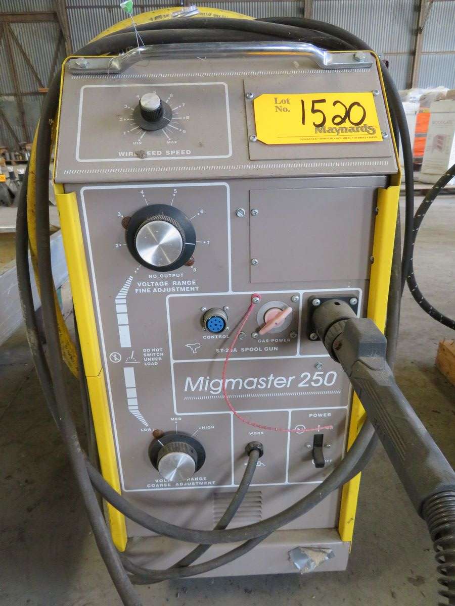 Esab Migmaster 250 MIG Welder Output: 30-280 Amp, 12-24V, Input: 208