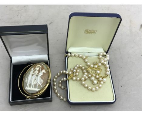 A quantity of dress jewellery to inc a gold-plated bangle, pearl necklace, gold-plated Three Graces cameo etc