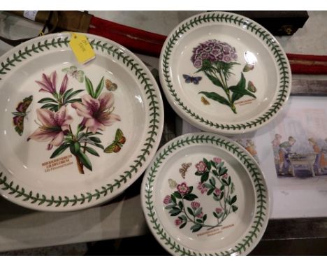 Eleven pieces of Portmeirion Botanic Garden dinner ware, including five dinner plates. Not available for in-house P&amp;P