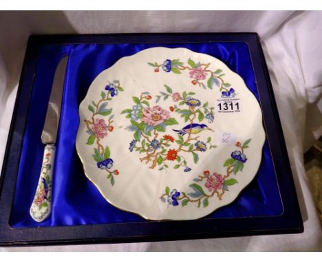 Aynsley boxed cake plate and knife, in the Pembroke pattern. Not available for in-house P&amp;P