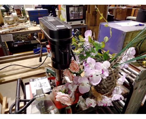 Metal trolley mounted with grinder and pillar drill and a heavy duty vice. All electrical items in this lot have been PAT tes