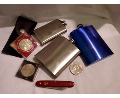 Mixed metalware to include hipflasks, penknife, crowns and cased picklocks. UK P&amp;P Group 1 (£16+VAT for the first lot and