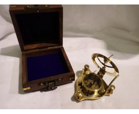 Boxed brass sundial and compass. UK P&amp;P Group 1 (£16+VAT for the first lot and £2+VAT for subsequent lots)&nbsp; 