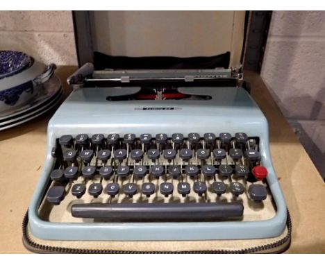 Cased Olivetti Letters 22 typewriter. Not available for in-house P&amp;P 