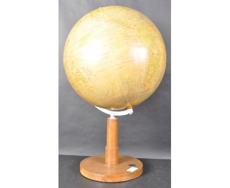 Räths Physikalischer Erdglobus Maßstab 1:38 600 000 - A retro mid 20th Century 1950s German&nbsp;desktop terrestrial globe ha