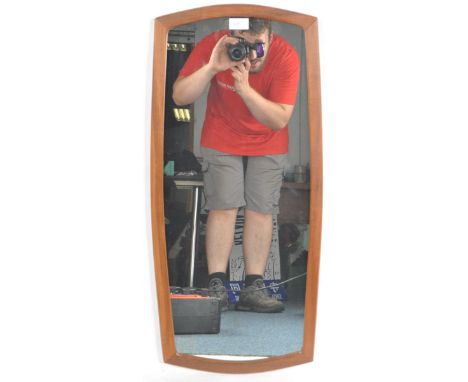 A retro mid 20th Century teak framed mirror of curved rectangular form. Measures approx; 79cm x 36cm.&nbsp;
COLLECTION; Anyon