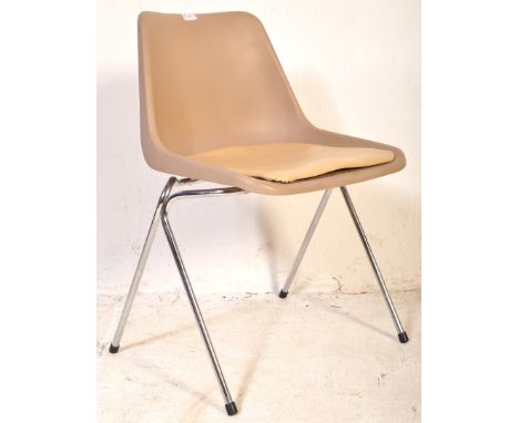 Robin Day for Hille Furniture - A retro 20th Century formed plastic desk / side chair having a mottled cream padded vinyl sea