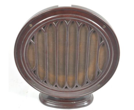 British Thomson-Houston - A vintage 20th Century bakelite cased speaker having a lattice panel front raised on a circular foo