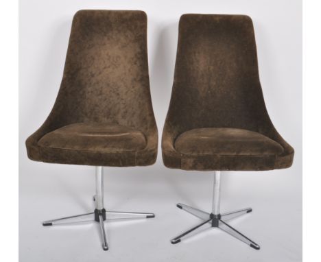 Lubke - A matching pair of retro mid 20th Century space age swivel dining chairs / side chairs having slender backrests and c