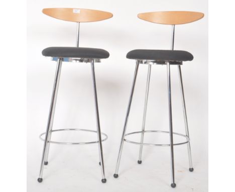 Effezeta - A matching pair of contemporary Italian design bar stools / chairs having shaped beech backrests with circular pad