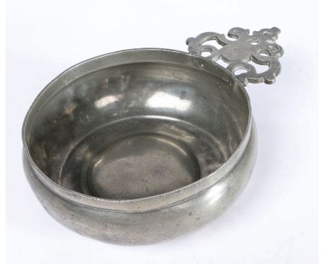 A Charles II pewter porringer, circa 1680

Having an old-English-ear with triangular bracket to the underside, a bellied bowl