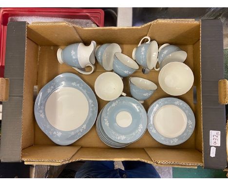 Royal Doulton Reflection Pattern tea and dinner ware items to include 6 cups, 6 saucers, 6 side plates, 1 cake plate, milk an