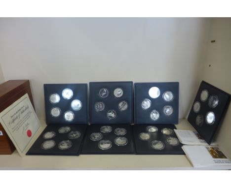 A set of silver medals, Peter Scotts British birds by John Pinches, limited to 2000 - with wooden case, 35 medals in total, e