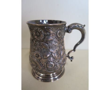 A Georgian silver embossed tankard, 10cm tall London 1759/60 - approx 7.3 troy oz, engraved cartouche, minor dents, generally