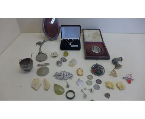 A small collection of silver and costume jewellery including some coins, Defence medal 1939/1945 - 9ct back and front locket 