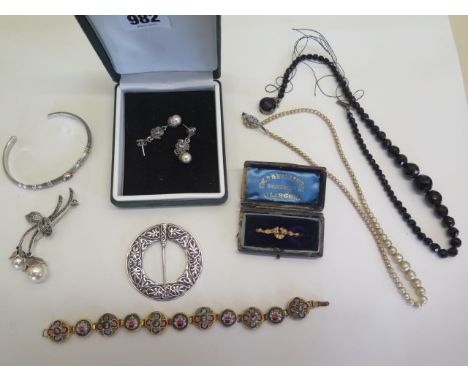 A yellow metal pearl brooch, approx 1.7 grams, assorted silver jewellery, a micro mosaic bracelet and a string of pearls and 