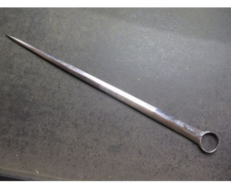 A fine Georgian silver skewer by William Eley, William Fearn and William Chawner, hallmarked London 1811 - length 30.5cm, wei